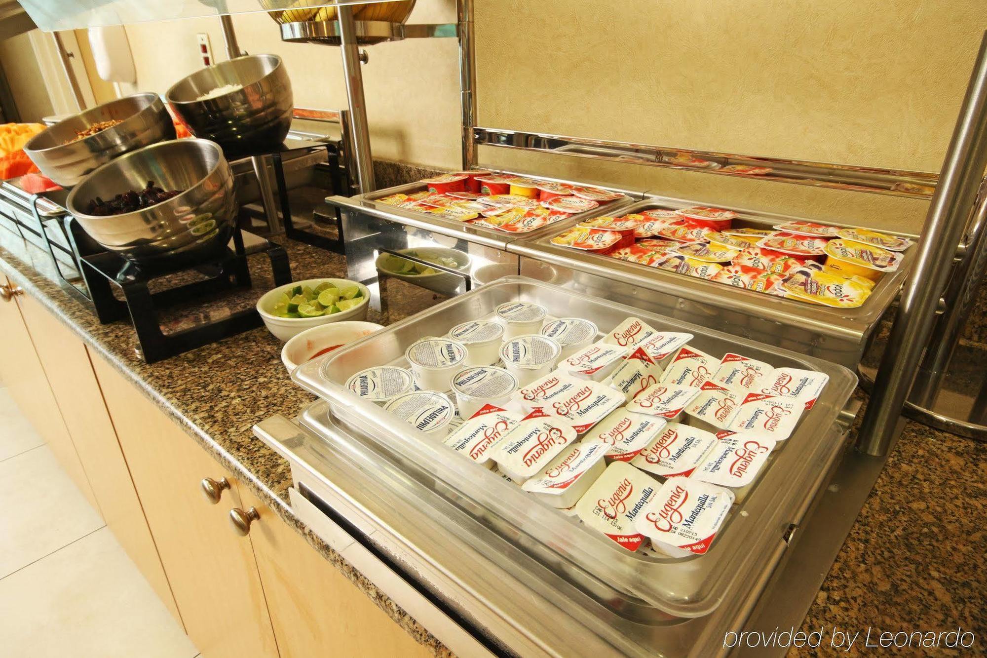 Istay Hotel Сиудад Хуарес Екстериор снимка A condiment bar at a restaurant