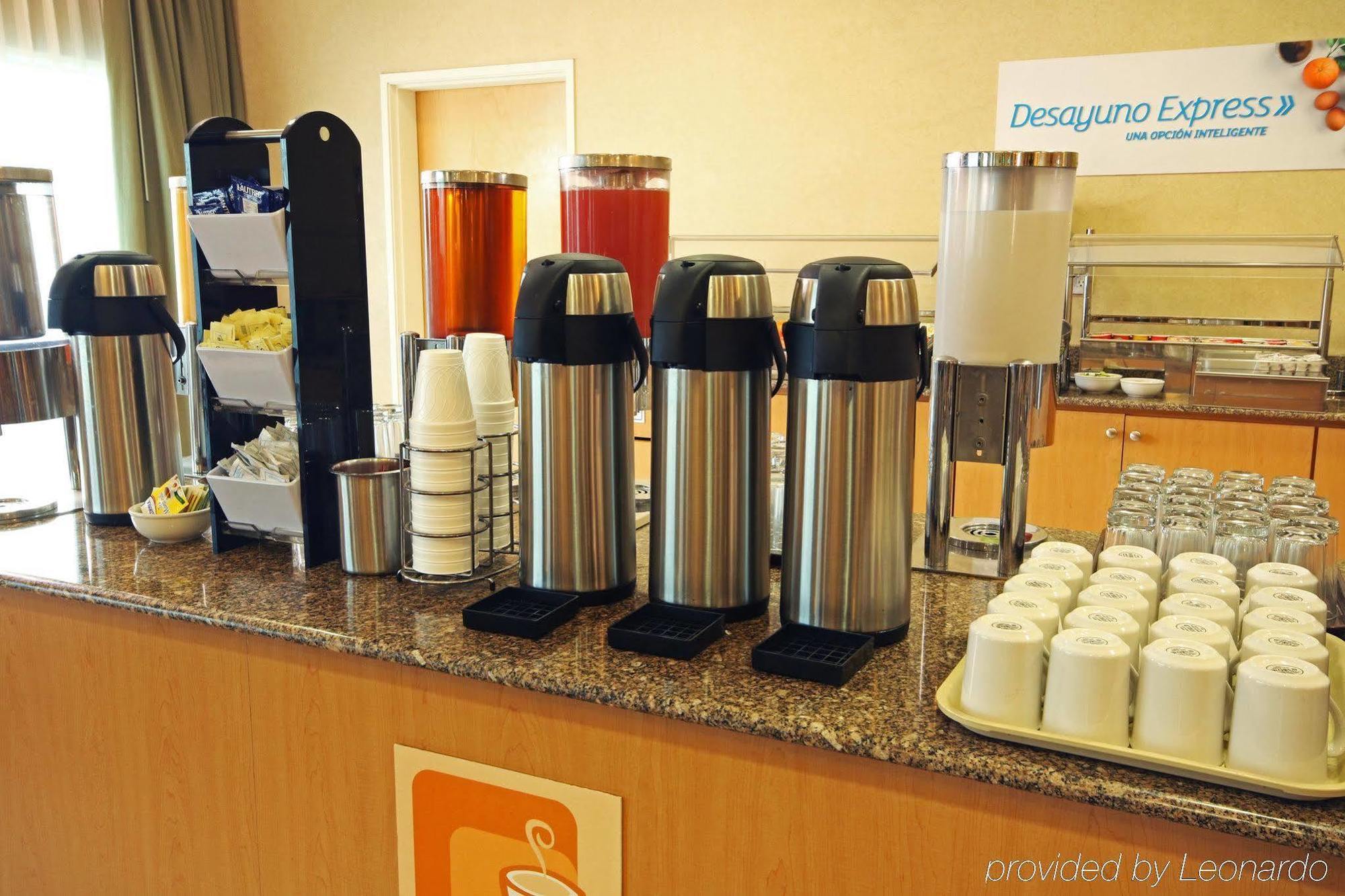 Istay Hotel Сиудад Хуарес Екстериор снимка Coffee and tea dispensers