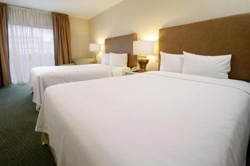 Istay Hotel Сиудад Хуарес Екстериор снимка A typical guest room at the Hilton Garden Inn