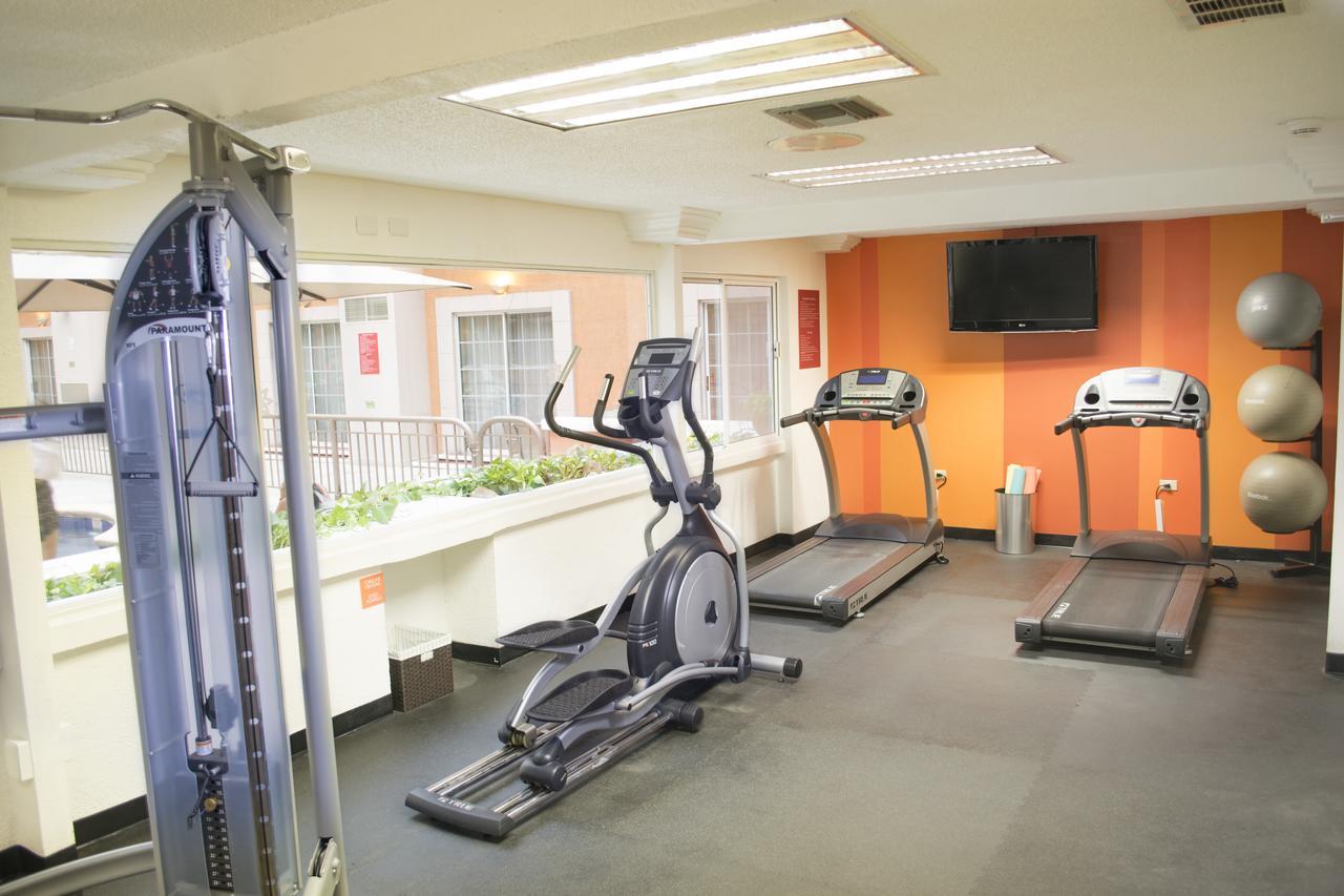 Istay Hotel Сиудад Хуарес Екстериор снимка A typical gym